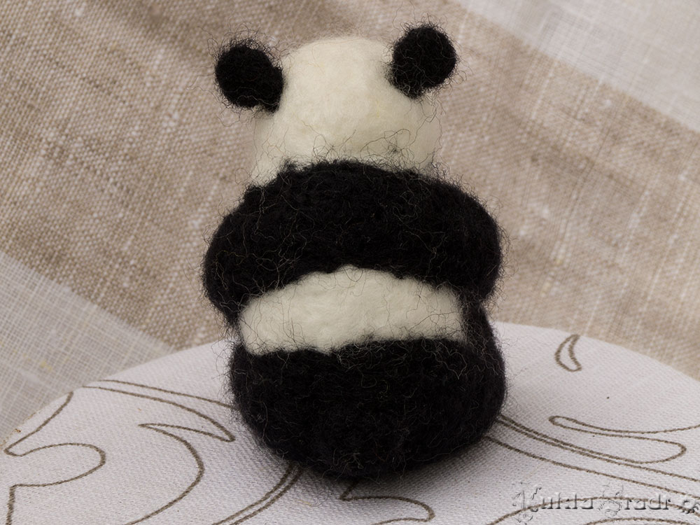 Валяная панда из шерсти Че-Ух 3